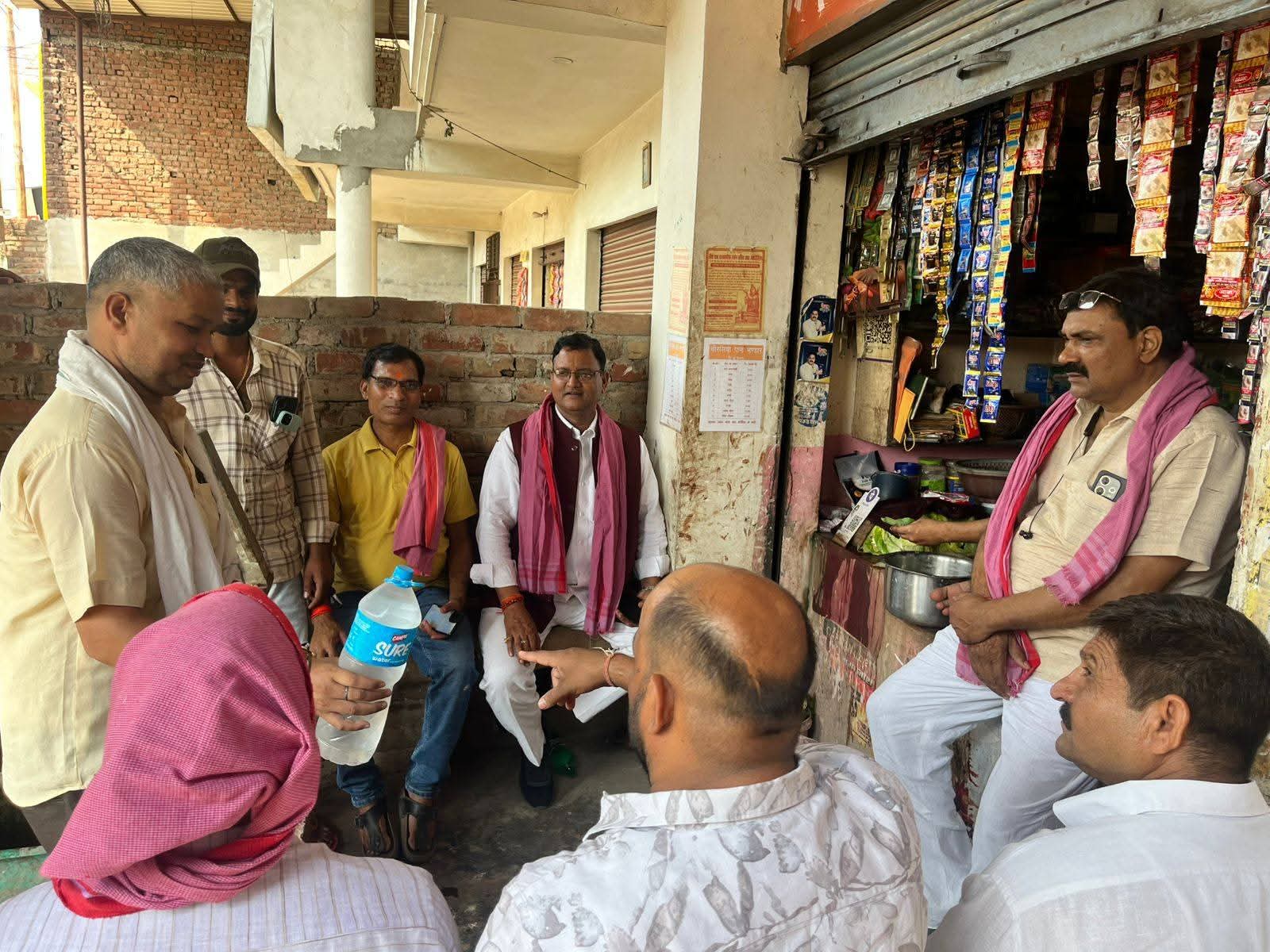 खेतों की बात, नेता का संवाद।